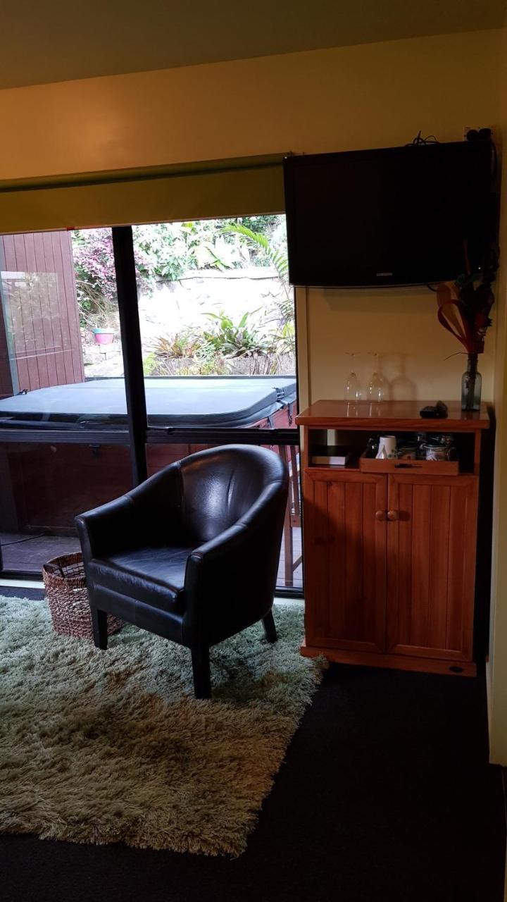 Pohutukawa Coast Bnb Te Puru Exterior foto